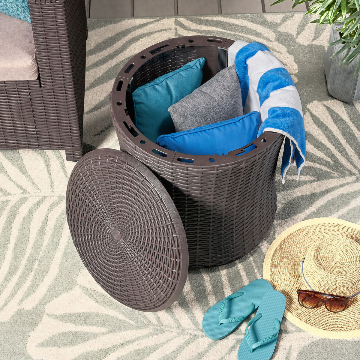 Olivo Patio Table