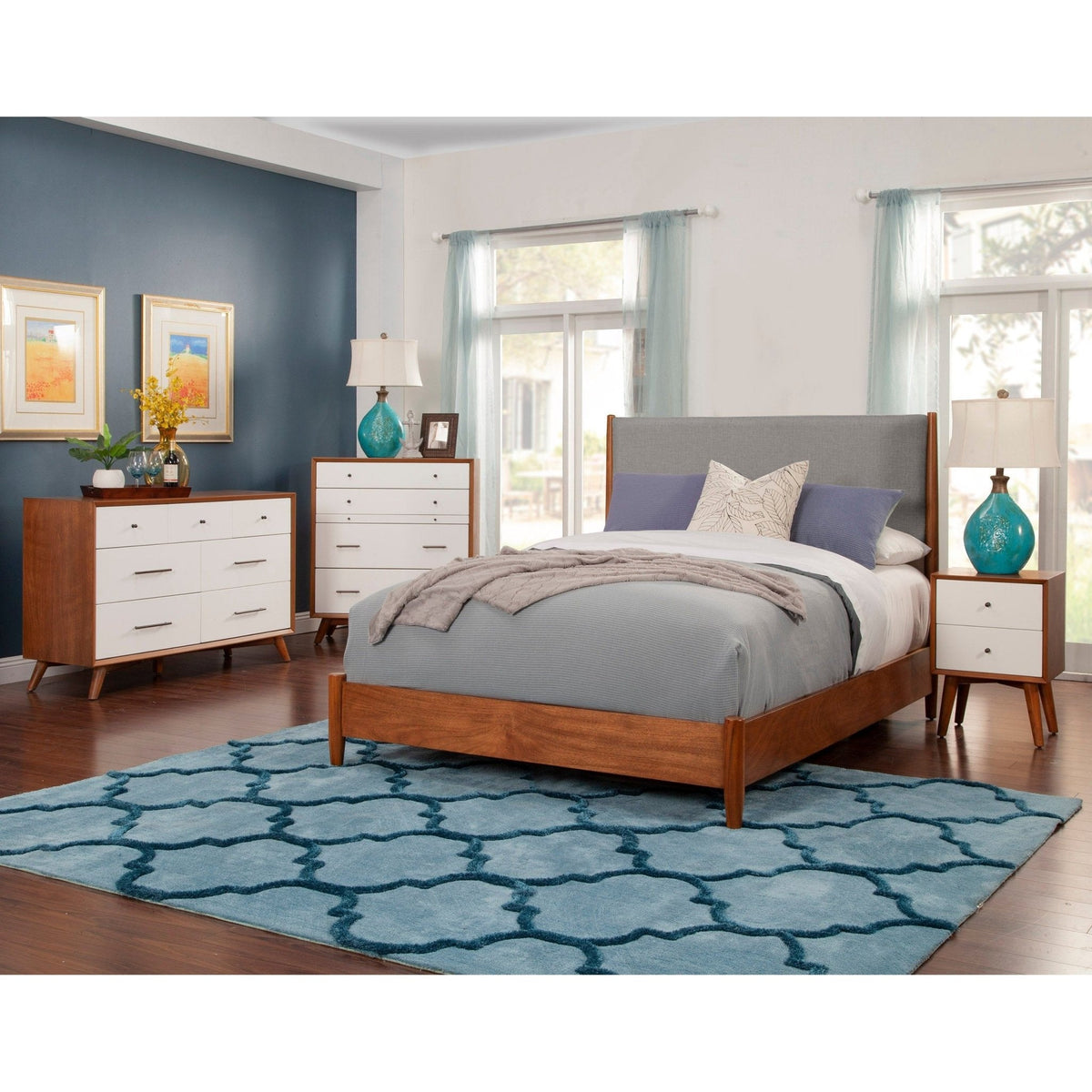 Flynn Dresser, Chestnut/White