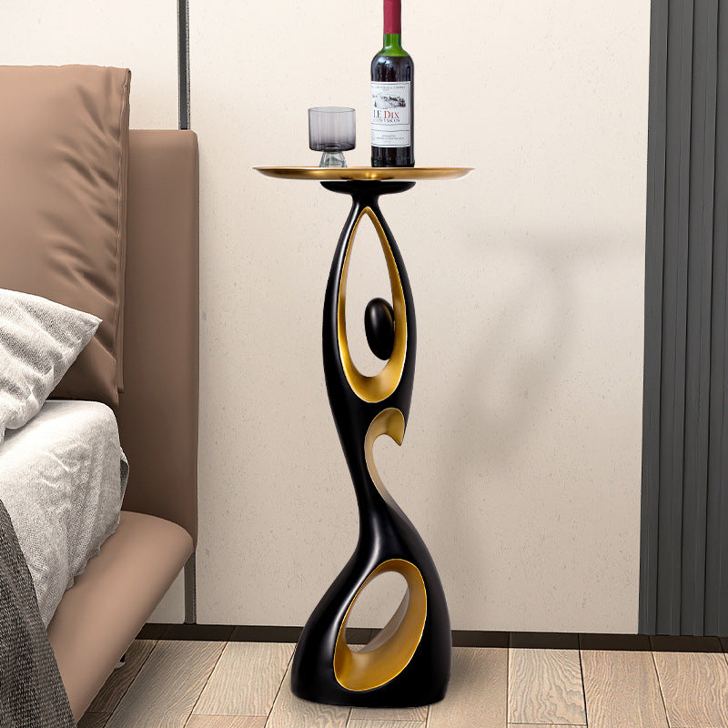Minimal Floor to Ceiling Decor