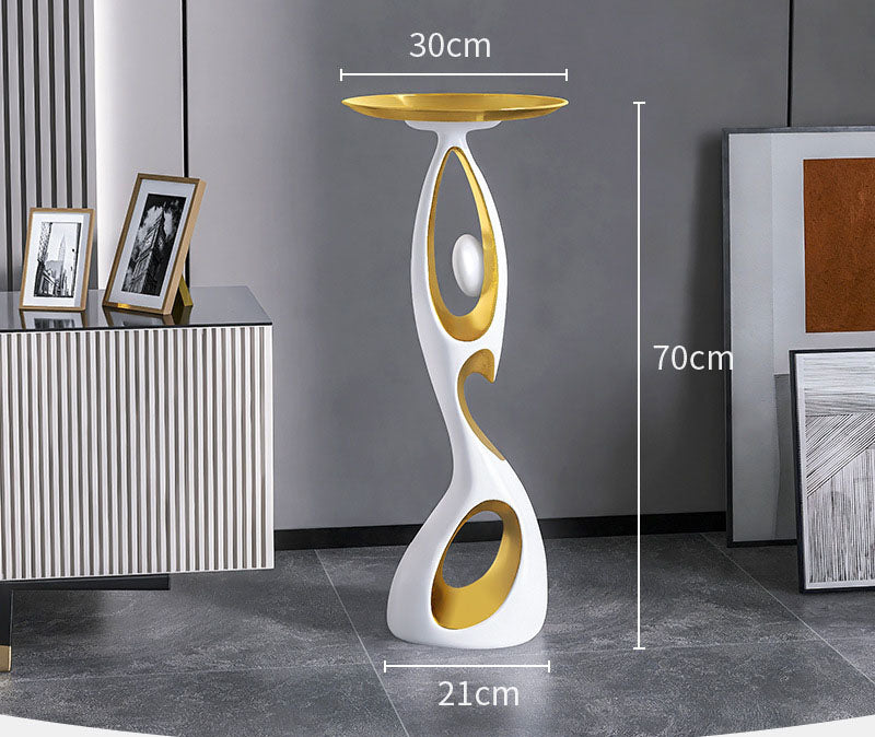 Minimal Floor to Ceiling Decor