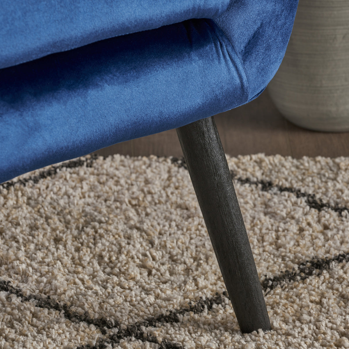 Modern Linen Armchair – Neutral Fabric
