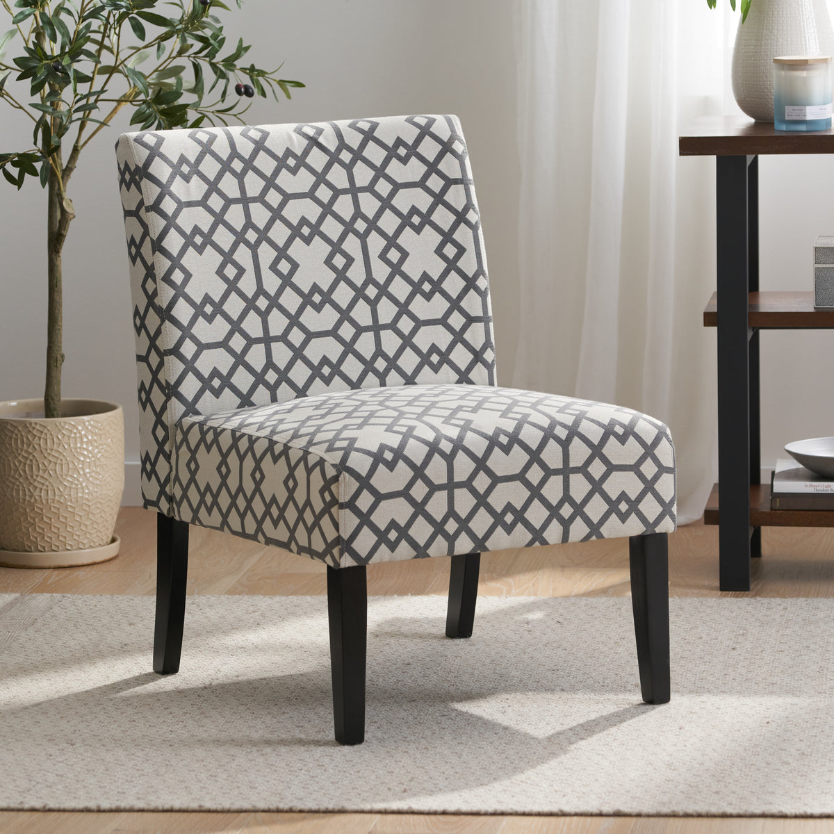 Modern Accent Chair – Cream Fabric