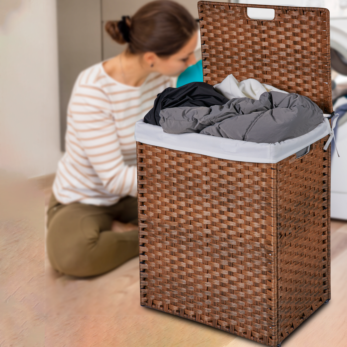 Brown Laundry Hamper with Lid and 2 Removable Bags