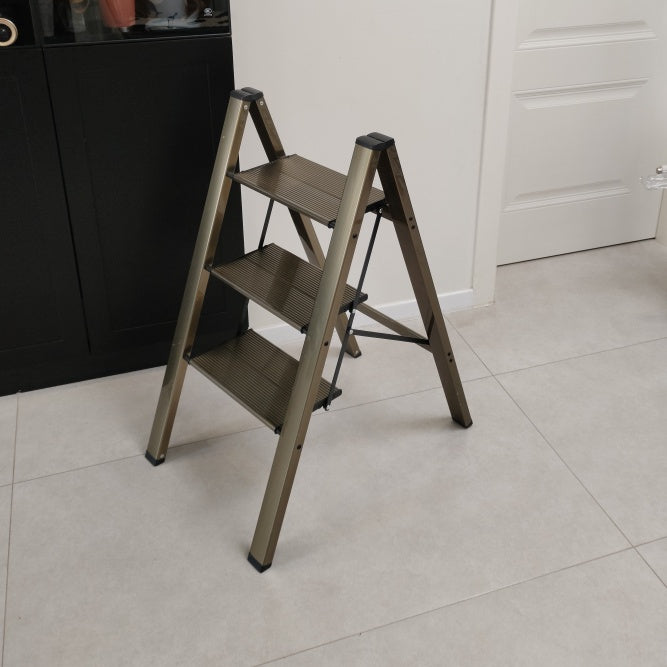 Aluminum Step Ladder – Black Pedal