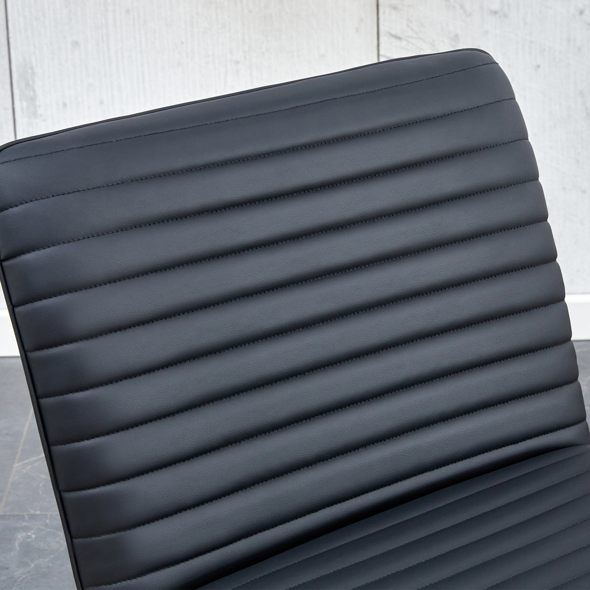 Black Armless Lounge Chair – Black Legs