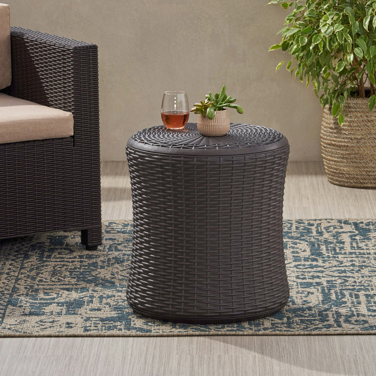 Olivo Patio Table